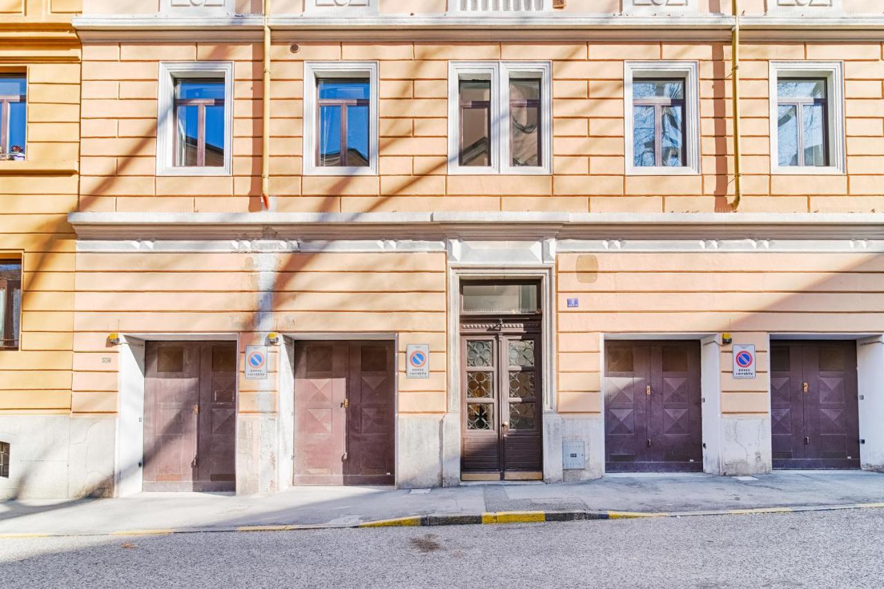 Frida Apartment Nuovo Luminoso Con Vista Aperta Triest Exterior foto